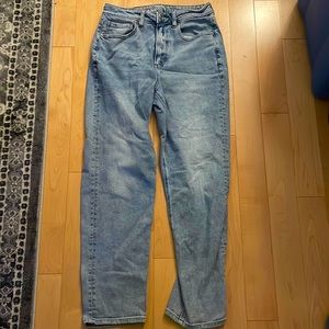 American Eagle light washed stretch jeans